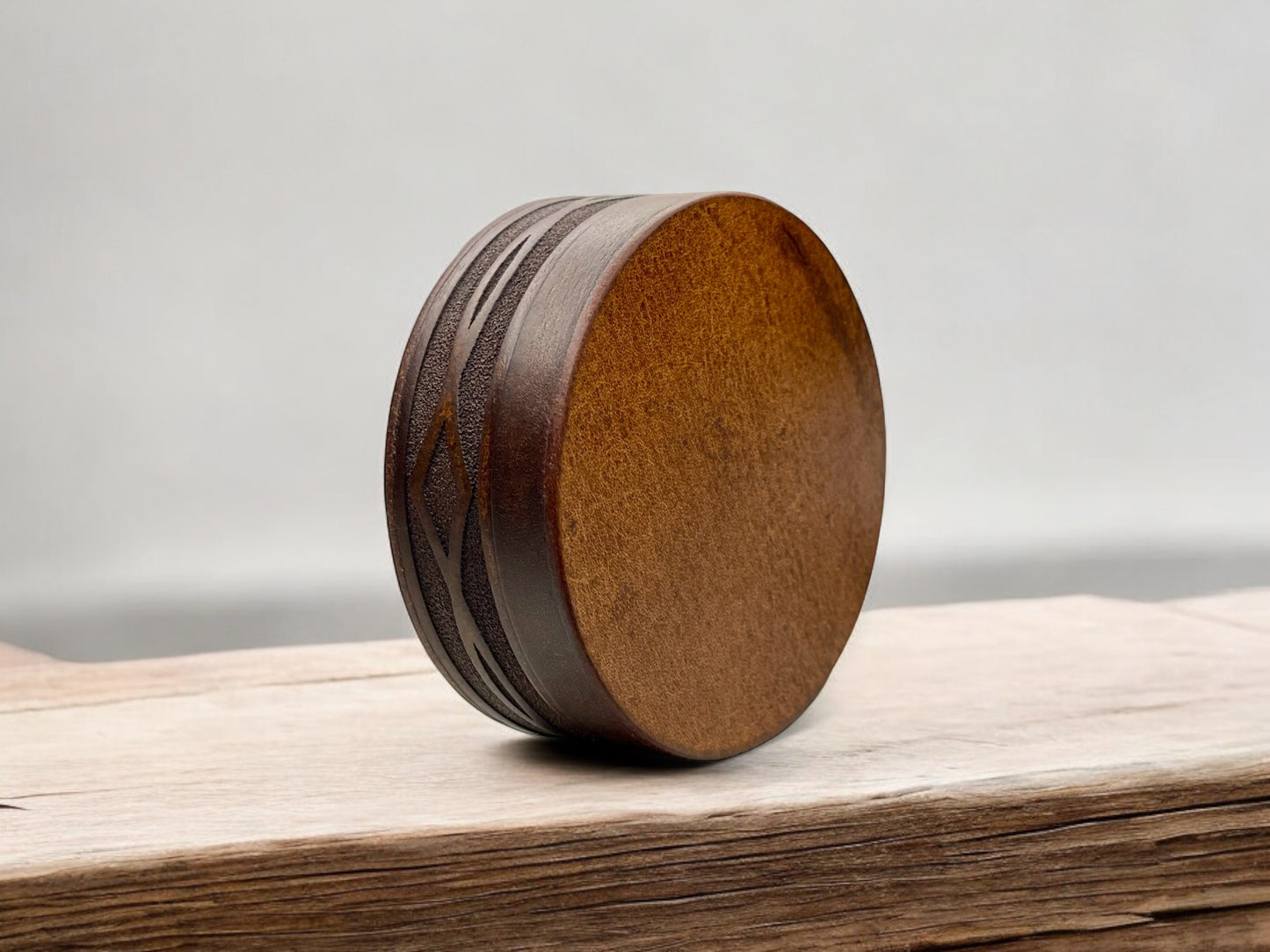 Trapunto Band Saddleback Can